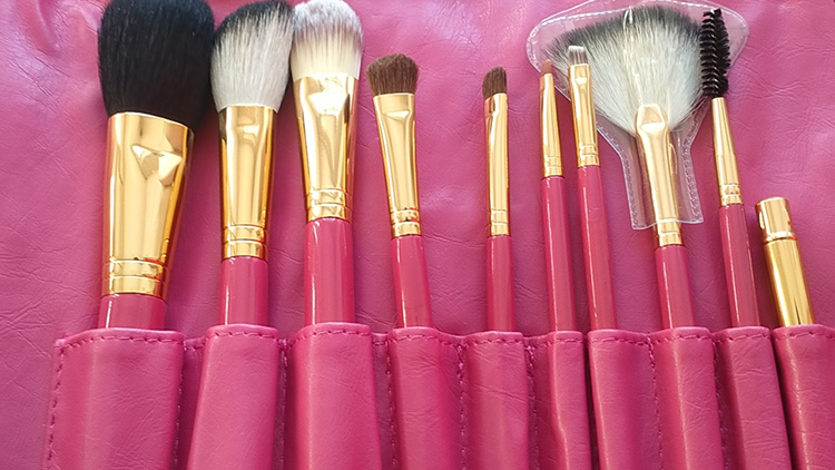 Wool-makeup-brush-set1