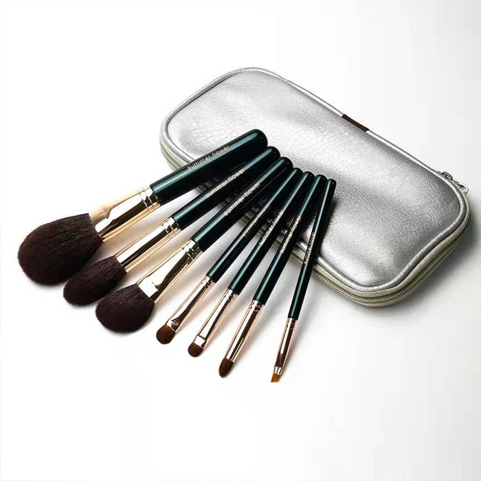 7-Sets-of-Brushes-with-Pure-Animal-Capillary-Light-Peak